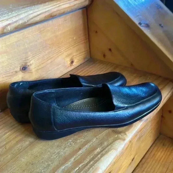 Trotters Genuine Leather Man Made Slip-ons - Picture 4 of 5